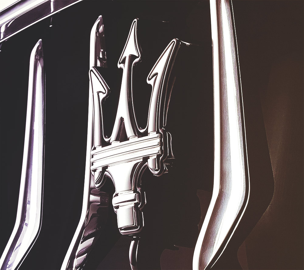 Tident logo grille